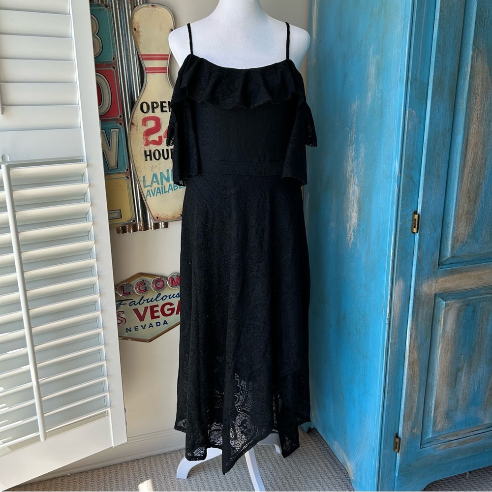 BCBGMAXAZRIA Demi Cold-Shoulder Lace Midi Dress - Picture 2 of 12